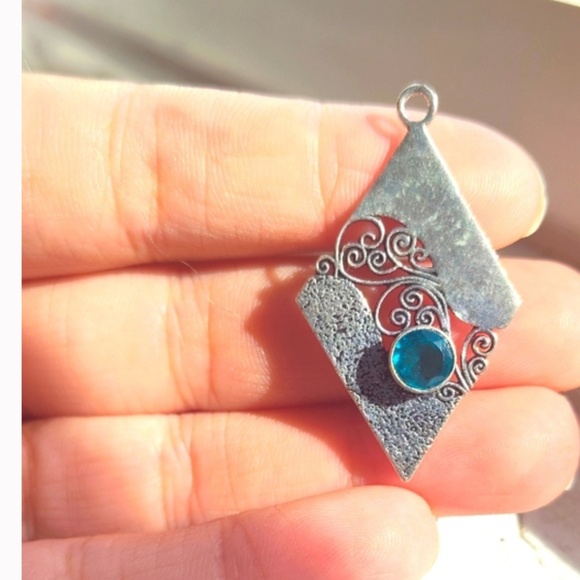 925 Sterling Silver Plated Round Blue Topaz on Kite Setting w/Curly Cues - Picture 7 of 11